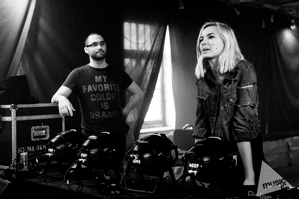 20141009-Radek-Zawadzki-Natalia-Nykiel-backstage-06.jpg