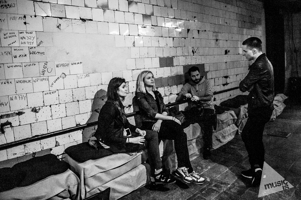 20141009-Radek-Zawadzki-Natalia-Nykiel-backstage-20.jpg