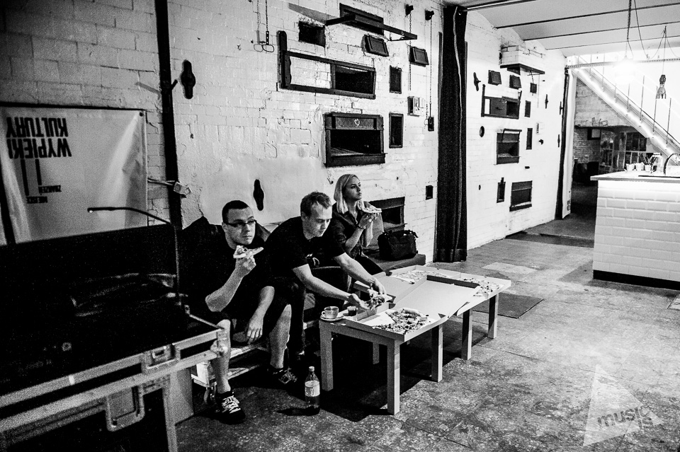 20141009-Radek-Zawadzki-Natalia-Nykiel-backstage-24.jpg