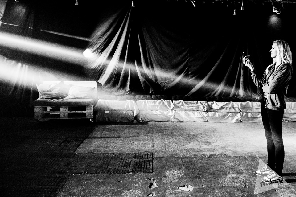 20141009-Radek-Zawadzki-Natalia-Nykiel-backstage-36.jpg