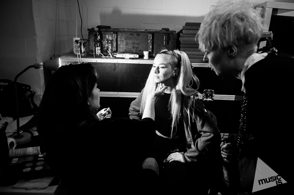 20141009-Radek-Zawadzki-Natalia-Nykiel-backstage-51.jpg