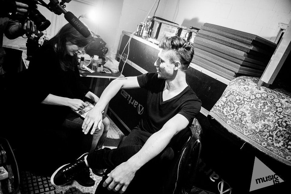 20141009-Radek-Zawadzki-Natalia-Nykiel-backstage-53.jpg