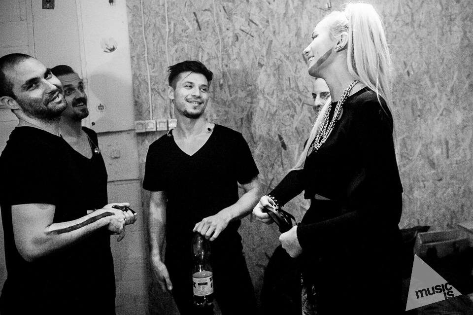 20141009-Radek-Zawadzki-Natalia-Nykiel-backstage-61.jpg