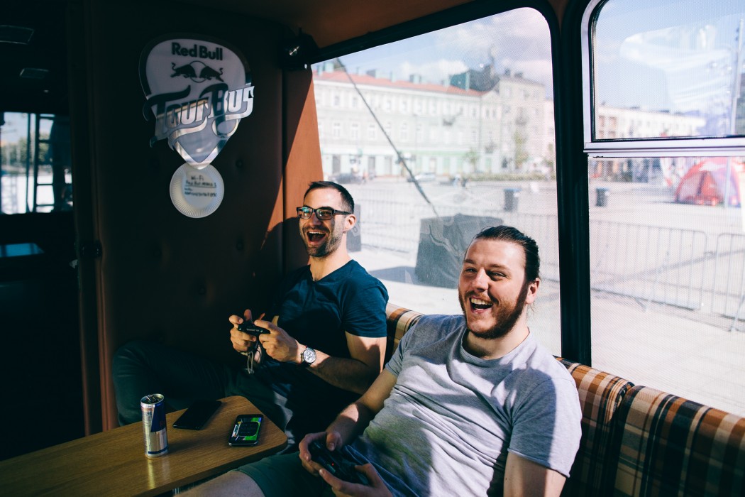 Red_Bull_Tour_Bus_Natalia_Nykiel_Czestochowa_fot._Pawel_Zanio-1-e1496999396934.jpg