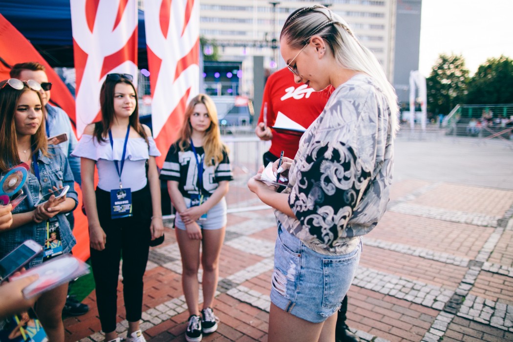 Red_Bull_Tour_Bus_Natalia_Nykiel_Gliwice_fot._Pawel_Zanio-32-e1496998023278.jpg