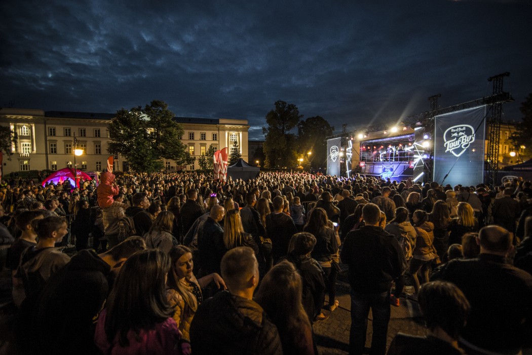 TourBus_NataliaNykiel_fotKin_014-e1497618553231.jpg