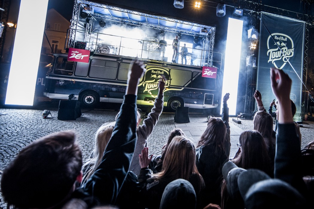 TourBus_NataliaNykiel_fotKin_016-e1497618570564.jpg